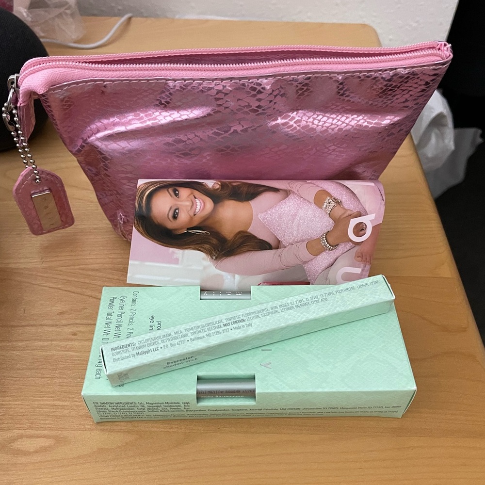 Mally 24/7 Professional Eye Lining System-Eyeliner Secrets W/Pink bag